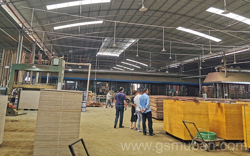 生產(chǎn)建筑模板屬于什么行業(yè)？是建筑行業(yè)嗎？