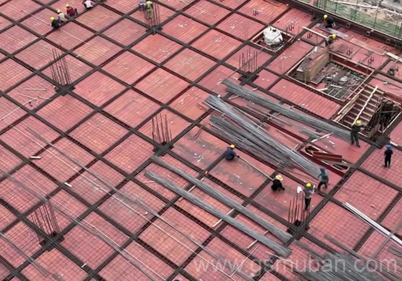 建筑模板選擇紅色還是黑色的？